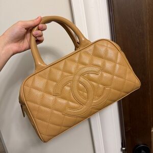 Chanel vintage beige caviar leather CC Quilted Leather Boston handle Handbag